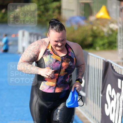 25.08.2024 - Elbe Triathlon Hamburg H.Heesch http://msf.ph/oto/6832118 25.08.2024 09:39:31 Schwimmen 405, 519, 541 meine-sportfotos.de
