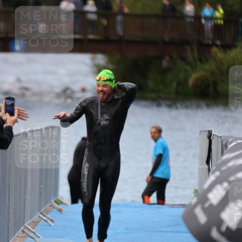 25.08.2024 - Elbe Triathlon Hamburg H.Heesch http://msf.ph/oto/6832121 25.08.2024 08:30:49 Schwimmen 106 meine-sportfotos.de