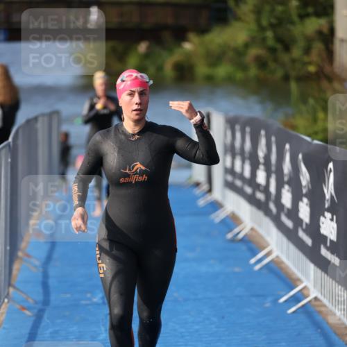 25.08.2024 - Elbe Triathlon Hamburg H.Heesch http://msf.ph/oto/6832122 25.08.2024 09:39:51 Schwimmen 504, 518, 519 meine-sportfotos.de