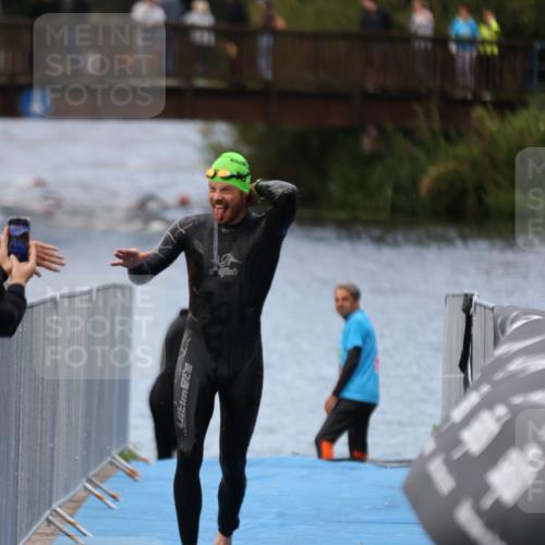 25.08.2024 - Elbe Triathlon Hamburg H.Heesch http://msf.ph/oto/6832125 25.08.2024 08:30:49 Schwimmen 106 meine-sportfotos.de