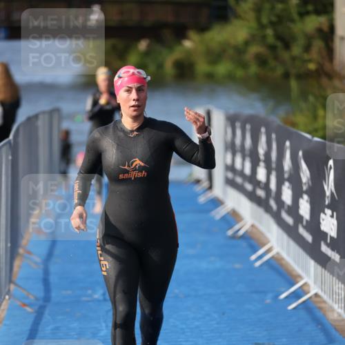 25.08.2024 - Elbe Triathlon Hamburg H.Heesch http://msf.ph/oto/6832126 25.08.2024 09:39:51 Schwimmen 504, 518, 519 meine-sportfotos.de