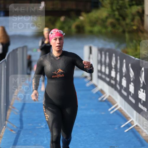 25.08.2024 - Elbe Triathlon Hamburg H.Heesch http://msf.ph/oto/6832131 25.08.2024 09:39:51 Schwimmen 504, 518, 519 meine-sportfotos.de