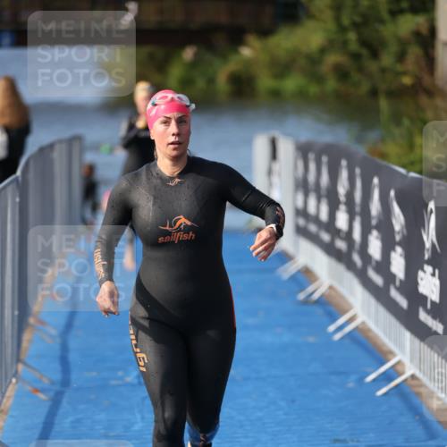 25.08.2024 - Elbe Triathlon Hamburg H.Heesch http://msf.ph/oto/6832134 25.08.2024 09:39:51 Schwimmen 504, 518, 519 meine-sportfotos.de