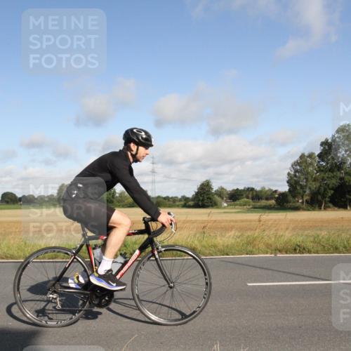 25.08.2024 - Elbe Triathlon Hamburg Fuchs,  Jonas http://msf.ph/oto/6832138 25.08.2024 09:39:33 Radfahren 463, 327, 1850, 295 meine-sportfotos.de