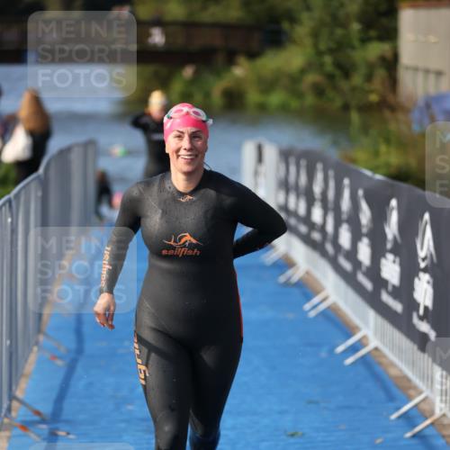 25.08.2024 - Elbe Triathlon Hamburg H.Heesch http://msf.ph/oto/6832139 25.08.2024 09:39:51 Schwimmen 504, 518, 519 meine-sportfotos.de
