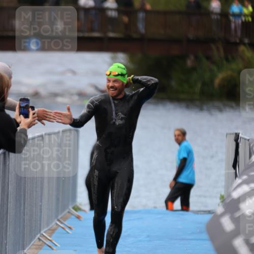25.08.2024 - Elbe Triathlon Hamburg H.Heesch http://msf.ph/oto/6832141 25.08.2024 08:30:50 Schwimmen 106 meine-sportfotos.de