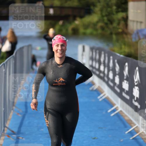 25.08.2024 - Elbe Triathlon Hamburg H.Heesch http://msf.ph/oto/6832142 25.08.2024 09:39:52 Schwimmen 504, 518, 519 meine-sportfotos.de