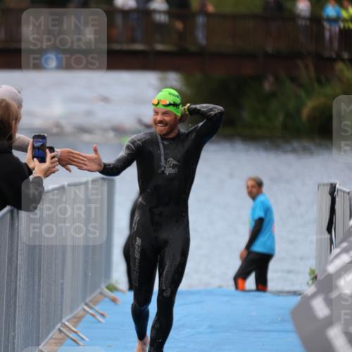 25.08.2024 - Elbe Triathlon Hamburg H.Heesch http://msf.ph/oto/6832143 25.08.2024 08:30:50 Schwimmen 106 meine-sportfotos.de