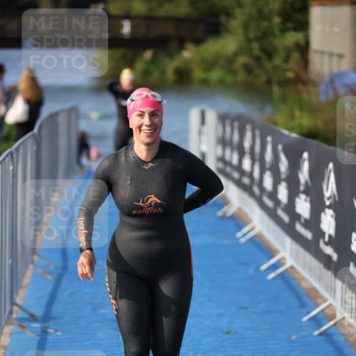 25.08.2024 - Elbe Triathlon Hamburg H.Heesch http://msf.ph/oto/6832146 25.08.2024 09:39:52 Schwimmen 504, 518, 519 meine-sportfotos.de