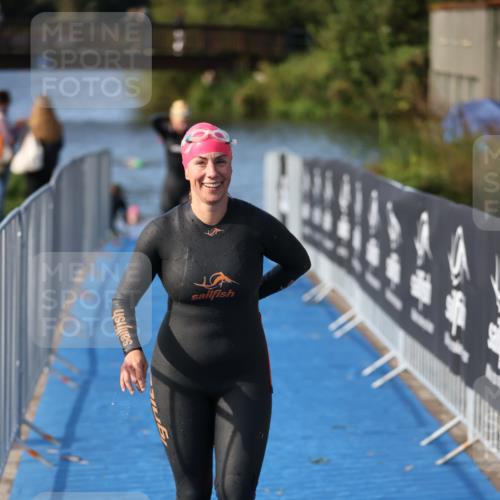 25.08.2024 - Elbe Triathlon Hamburg H.Heesch http://msf.ph/oto/6832153 25.08.2024 09:39:52 Schwimmen 504, 518, 519 meine-sportfotos.de