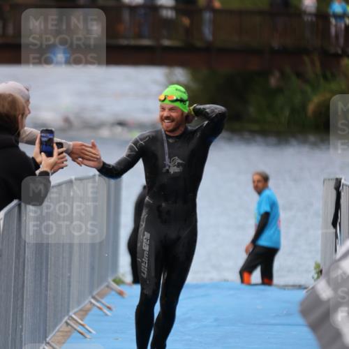 25.08.2024 - Elbe Triathlon Hamburg H.Heesch http://msf.ph/oto/6832154 25.08.2024 08:30:50 Schwimmen 106 meine-sportfotos.de