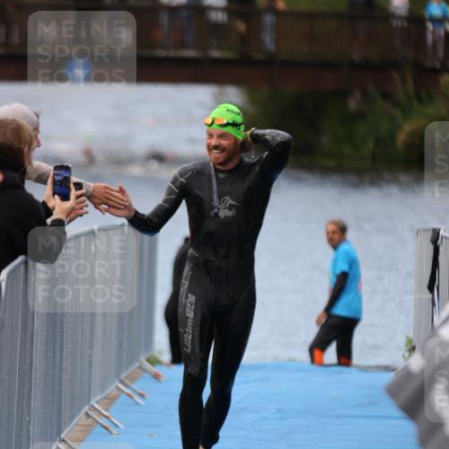 25.08.2024 - Elbe Triathlon Hamburg H.Heesch http://msf.ph/oto/6832158 25.08.2024 08:30:50 Schwimmen 106 meine-sportfotos.de