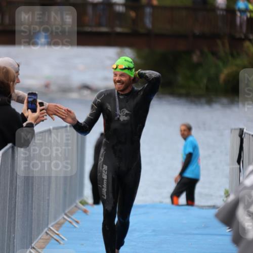 25.08.2024 - Elbe Triathlon Hamburg H.Heesch http://msf.ph/oto/6832161 25.08.2024 08:30:50 Schwimmen 106 meine-sportfotos.de