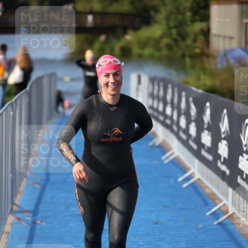 25.08.2024 - Elbe Triathlon Hamburg H.Heesch http://msf.ph/oto/6832162 25.08.2024 09:39:52 Schwimmen 504, 518, 519 meine-sportfotos.de