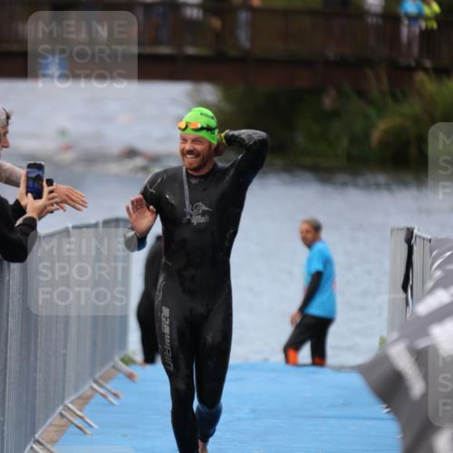 25.08.2024 - Elbe Triathlon Hamburg H.Heesch http://msf.ph/oto/6832168 25.08.2024 08:30:50 Schwimmen 106 meine-sportfotos.de