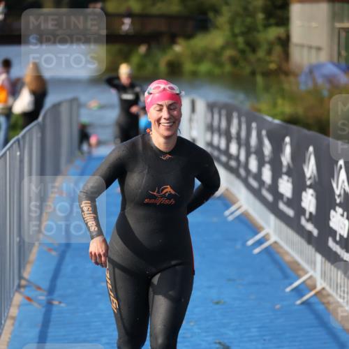 25.08.2024 - Elbe Triathlon Hamburg H.Heesch http://msf.ph/oto/6832174 25.08.2024 09:39:52 Schwimmen 504, 518, 519 meine-sportfotos.de
