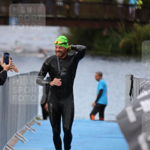 25.08.2024 - Elbe Triathlon Hamburg H.Heesch http://msf.ph/oto/6832178 25.08.2024 08:30:50 Schwimmen 106 meine-sportfotos.de