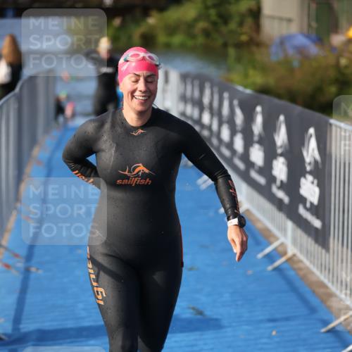 25.08.2024 - Elbe Triathlon Hamburg H.Heesch http://msf.ph/oto/6832188 25.08.2024 09:39:52 Schwimmen 504, 518, 519 meine-sportfotos.de