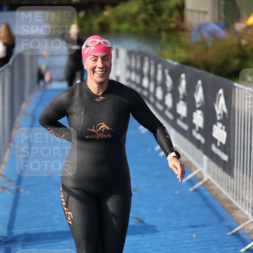 25.08.2024 - Elbe Triathlon Hamburg H.Heesch http://msf.ph/oto/6832194 25.08.2024 09:39:52 Schwimmen 504, 518, 519 meine-sportfotos.de