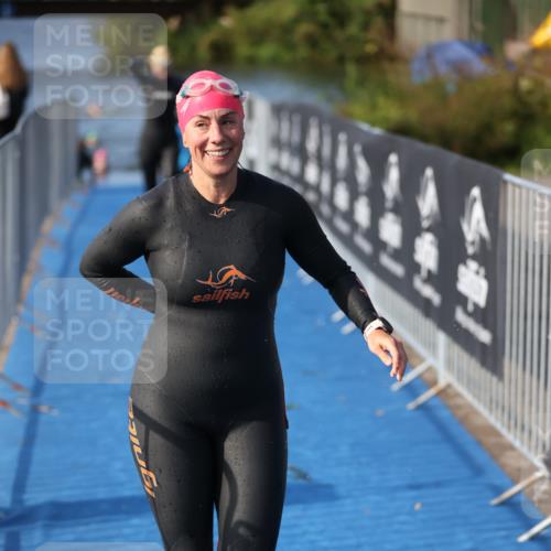 25.08.2024 - Elbe Triathlon Hamburg H.Heesch http://msf.ph/oto/6832198 25.08.2024 09:39:52 Schwimmen 504, 518, 519 meine-sportfotos.de