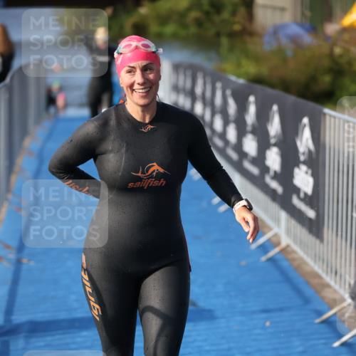 25.08.2024 - Elbe Triathlon Hamburg H.Heesch http://msf.ph/oto/6832201 25.08.2024 09:39:52 Schwimmen 504, 518, 519 meine-sportfotos.de