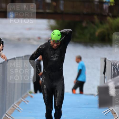 25.08.2024 - Elbe Triathlon Hamburg H.Heesch http://msf.ph/oto/6832206 25.08.2024 08:30:51 Schwimmen 106 meine-sportfotos.de