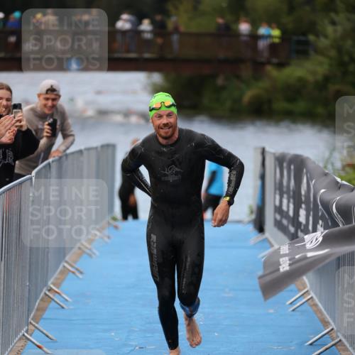 25.08.2024 - Elbe Triathlon Hamburg H.Heesch http://msf.ph/oto/6832210 25.08.2024 08:30:52 Schwimmen 106 meine-sportfotos.de