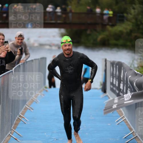 25.08.2024 - Elbe Triathlon Hamburg H.Heesch http://msf.ph/oto/6832214 25.08.2024 08:30:52 Schwimmen 106 meine-sportfotos.de