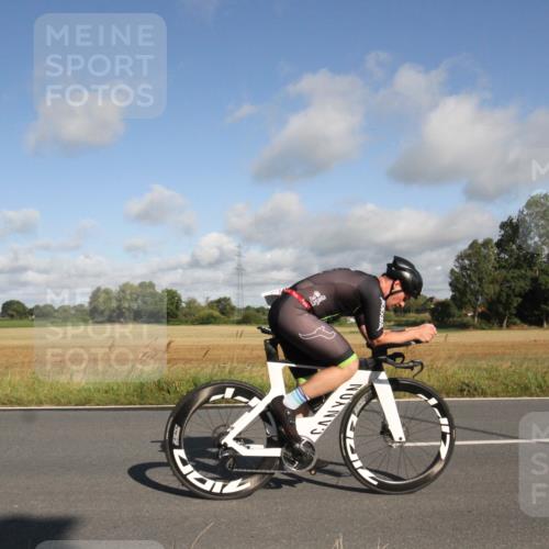 25.08.2024 - Elbe Triathlon Hamburg Fuchs,  Jonas http://msf.ph/oto/6832221 25.08.2024 09:40:31 Radfahren 261, 194, 452 meine-sportfotos.de