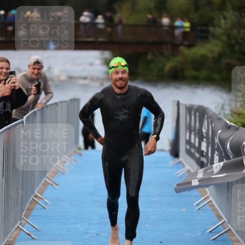 25.08.2024 - Elbe Triathlon Hamburg H.Heesch http://msf.ph/oto/6832224 25.08.2024 08:30:52 Schwimmen 106 meine-sportfotos.de