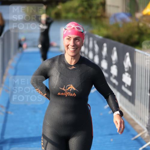 25.08.2024 - Elbe Triathlon Hamburg H.Heesch http://msf.ph/oto/6832226 25.08.2024 09:39:53 Schwimmen 504, 518, 519 meine-sportfotos.de