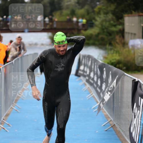 25.08.2024 - Elbe Triathlon Hamburg H.Heesch http://msf.ph/oto/6832230 25.08.2024 08:30:53 Schwimmen 106 meine-sportfotos.de