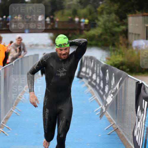 25.08.2024 - Elbe Triathlon Hamburg H.Heesch http://msf.ph/oto/6832235 25.08.2024 08:30:53 Schwimmen 106 meine-sportfotos.de