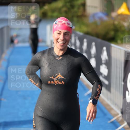 25.08.2024 - Elbe Triathlon Hamburg H.Heesch http://msf.ph/oto/6832236 25.08.2024 09:39:53 Schwimmen 504, 518, 519 meine-sportfotos.de