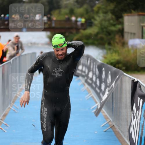 25.08.2024 - Elbe Triathlon Hamburg H.Heesch http://msf.ph/oto/6832245 25.08.2024 08:30:53 Schwimmen 106 meine-sportfotos.de