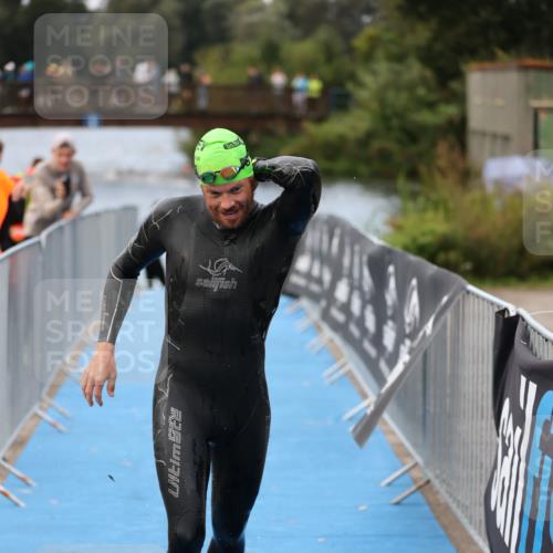 25.08.2024 - Elbe Triathlon Hamburg H.Heesch http://msf.ph/oto/6832247 25.08.2024 08:30:53 Schwimmen 106 meine-sportfotos.de