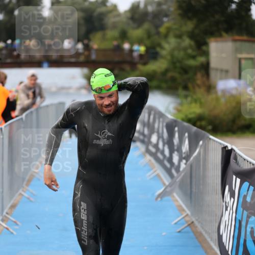 25.08.2024 - Elbe Triathlon Hamburg H.Heesch http://msf.ph/oto/6832256 25.08.2024 08:30:54 Schwimmen 106 meine-sportfotos.de