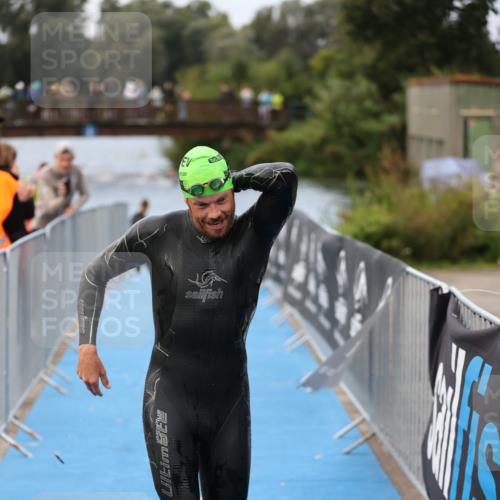 25.08.2024 - Elbe Triathlon Hamburg H.Heesch http://msf.ph/oto/6832262 25.08.2024 08:30:54 Schwimmen 106 meine-sportfotos.de