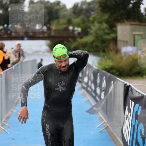 25.08.2024 - Elbe Triathlon Hamburg H.Heesch http://msf.ph/oto/6832265 25.08.2024 08:30:54 Schwimmen 106 meine-sportfotos.de