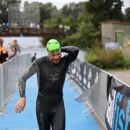 25.08.2024 - Elbe Triathlon Hamburg H.Heesch http://msf.ph/oto/6832270 25.08.2024 08:30:54 Schwimmen 106 meine-sportfotos.de