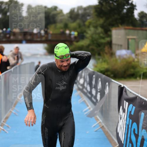 25.08.2024 - Elbe Triathlon Hamburg H.Heesch http://msf.ph/oto/6832278 25.08.2024 08:30:54 Schwimmen 106 meine-sportfotos.de