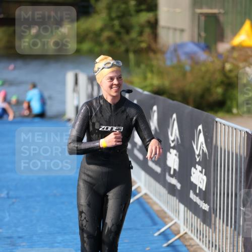 25.08.2024 - Elbe Triathlon Hamburg H.Heesch http://msf.ph/oto/6832287 25.08.2024 09:39:56 Schwimmen 477, 504, 518, 519 meine-sportfotos.de