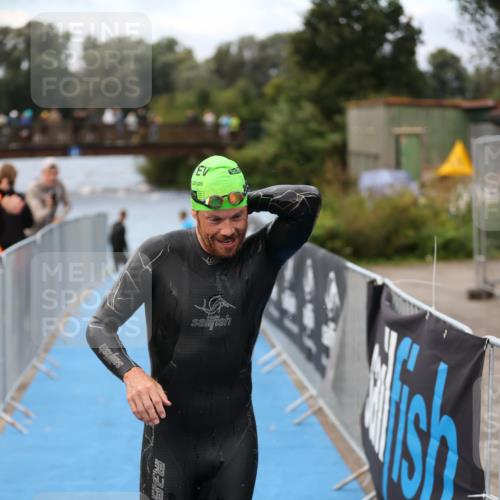 25.08.2024 - Elbe Triathlon Hamburg H.Heesch http://msf.ph/oto/6832298 25.08.2024 08:30:54 Schwimmen 106 meine-sportfotos.de