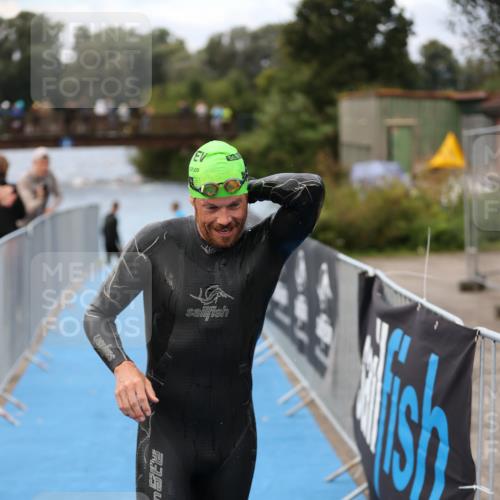 25.08.2024 - Elbe Triathlon Hamburg H.Heesch http://msf.ph/oto/6832303 25.08.2024 08:30:54 Schwimmen 106 meine-sportfotos.de