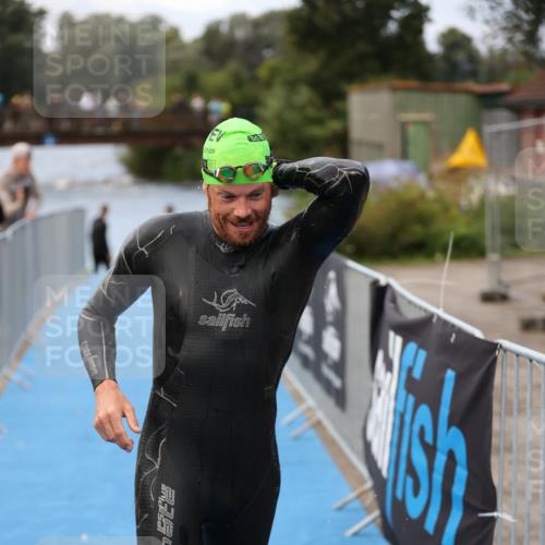 25.08.2024 - Elbe Triathlon Hamburg H.Heesch http://msf.ph/oto/6832312 25.08.2024 08:30:54 Schwimmen 106 meine-sportfotos.de