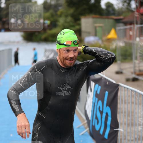 25.08.2024 - Elbe Triathlon Hamburg H.Heesch http://msf.ph/oto/6832318 25.08.2024 08:30:54 Schwimmen 106 meine-sportfotos.de