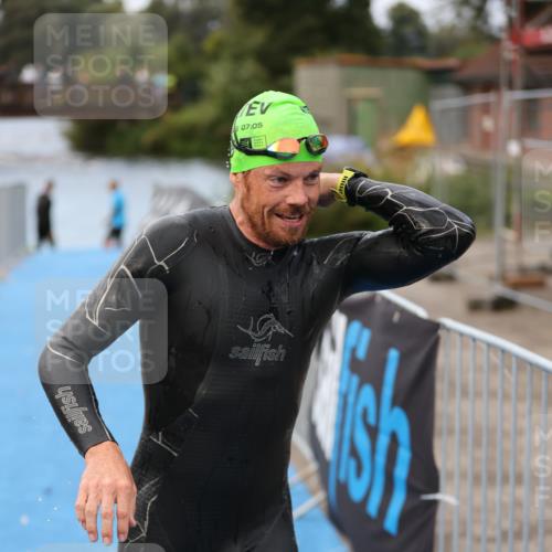 25.08.2024 - Elbe Triathlon Hamburg H.Heesch http://msf.ph/oto/6832322 25.08.2024 08:30:54 Schwimmen 106 meine-sportfotos.de