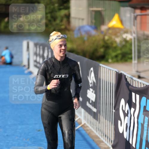 25.08.2024 - Elbe Triathlon Hamburg H.Heesch http://msf.ph/oto/6832327 25.08.2024 09:39:57 Schwimmen 477, 504, 518, 519 meine-sportfotos.de