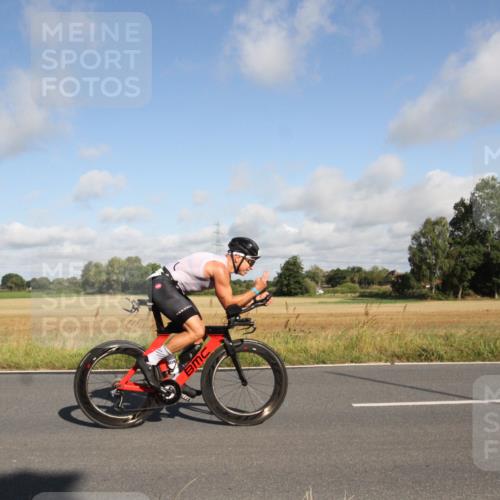 25.08.2024 - Elbe Triathlon Hamburg Fuchs,  Jonas http://msf.ph/oto/6832339 25.08.2024 09:41:30 Radfahren 470, 368, 370, 222, 202, 387 meine-sportfotos.de