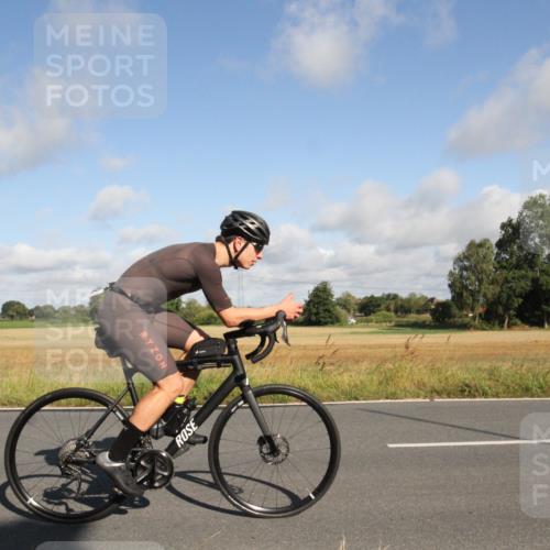 25.08.2024 - Elbe Triathlon Hamburg Fuchs,  Jonas http://msf.ph/oto/6832353 25.08.2024 09:41:36 Radfahren 368, 370, 222, 202, 387, 121, 158 meine-sportfotos.de
